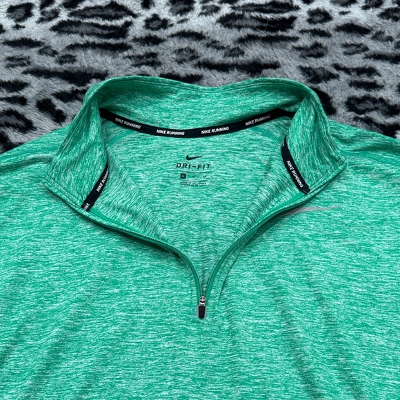 Nike Women's Green Athletic Long Sleeve Top - Picture 6 of 7
